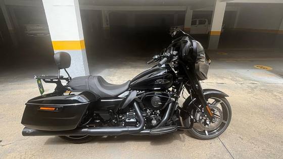 HARLEY-DAVIDSON STREET GLIDE 